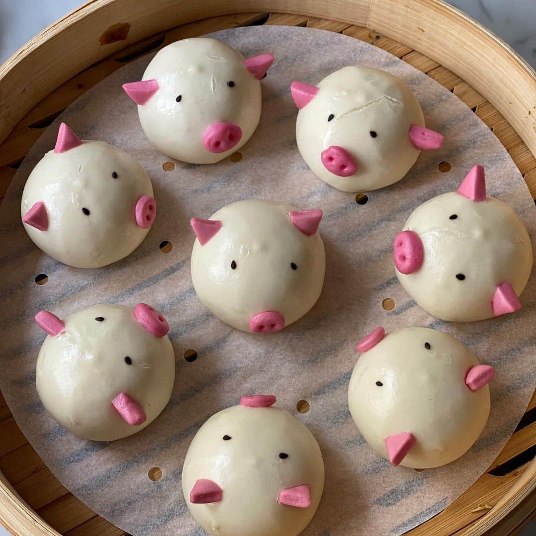 Symmetry Breakfastさんのインスタグラム写真 - (Symmetry BreakfastInstagram)「🐷🐷🐷 Three little piggies, they came to my house one Sunday for breakfast, and then I ate them 😂 These delightful red bean filled steam buns, they’re shop bought but they’re bringing a smile to my face! A delivery of Da Dong’s flakey custard tarts finish off a kind of Hong Kong/Macau inspired start to the day 😍😍😍 But what to do with the ones we couldn’t quite finish? Deep fry them of course 🙌🏼 #symmetrybreakfast」4月26日 13時37分 - symmetrybreakfast