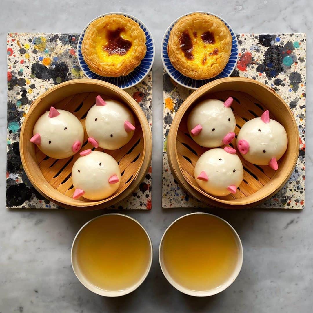 Symmetry Breakfastのインスタグラム：「🐷🐷🐷 Three little piggies, they came to my house one Sunday for breakfast, and then I ate them 😂 These delightful red bean filled steam buns, they’re shop bought but they’re bringing a smile to my face! A delivery of Da Dong’s flakey custard tarts finish off a kind of Hong Kong/Macau inspired start to the day 😍😍😍 But what to do with the ones we couldn’t quite finish? Deep fry them of course 🙌🏼 #symmetrybreakfast」