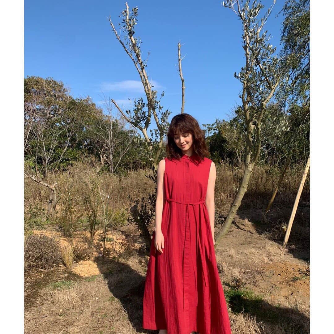 佐々木希さんのインスタグラム写真 - (佐々木希Instagram)「昨日のインスタライブで着てたお洋服の色違い。 撮影の時は、レッドを着ました。コットン100%でダブルガーゼ素材です。 柔らかい生地なので、お部屋で着るのに本当に気持ちいいです。  #のぞみの私服」4月26日 13時47分 - nozomisasaki_official