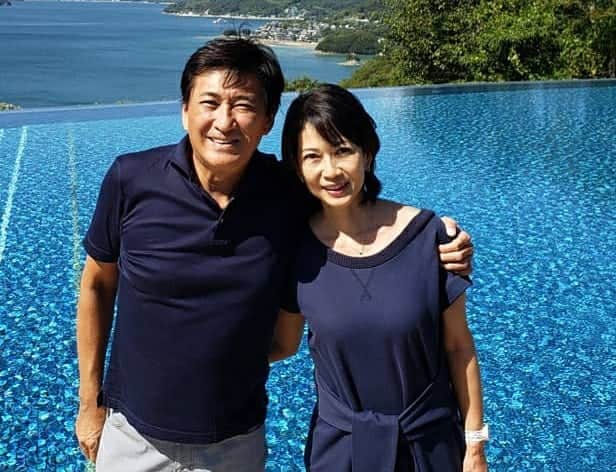 藤岡幸夫のインスタグラム：「結婚して３１年、かみさんとこんなに一緒にいるのは初めて… 当然毎日いろいろ怒られる訳だが… 先日もボクが「コロナ収束したらカマクラ(鎌倉)に行きたいな～」と呟くとかみさんが「キャバクラはもう行かないって言ってたじゃない❗」…今でもあーた、まぁ…こんなもんよ😂  因みに写真は昨年の尾道に旅行した時です😅」