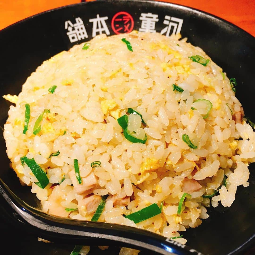 大友陽平さんのインスタグラム写真 - (大友陽平Instagram)「【出張めし】 大阪編‼️ラーメンチェーン店と侮るなかれ 🍜 前にも紹介したことあると思いますが、めちゃくちゃ美味しいんです。飲んだ後だから美味しく感じるのかなと、昨年素面で食べてみても美味しかった…🤤 🍜 #出張めし #大阪 #河童ラーメン本舗 #炒飯 #チャーハン」4月26日 14時07分 - nikkan_ohtomo