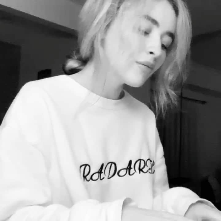 サブリナ・カーペンターのインスタグラム：「ROS」