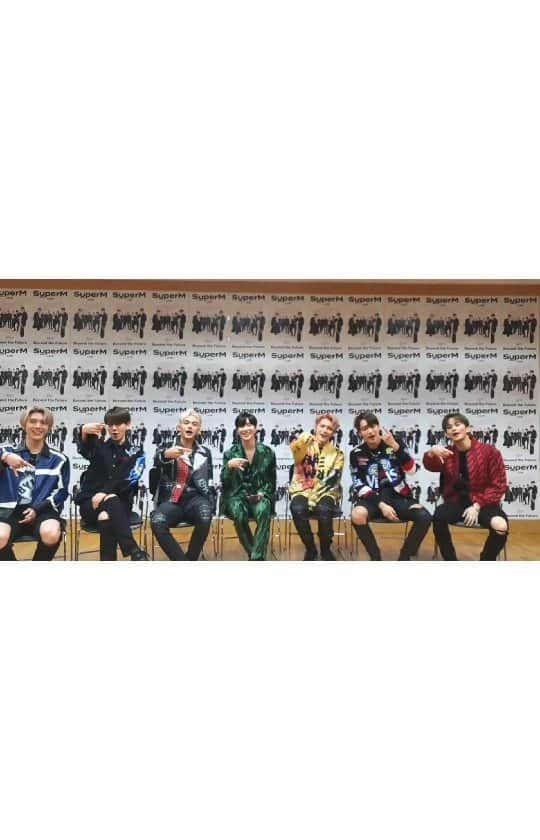 のインスタグラム：「_ #SuperM Live Talk Clip _ Tickets(Link in Bio)👉🏻https://SuperM.lnk.to/BeyondLIVE _ #SuperM_BeyondLIVE @superm #Beyond_the_Future #Beyond_LIVE #BeyondLIVE #NAVER #VLIVE」