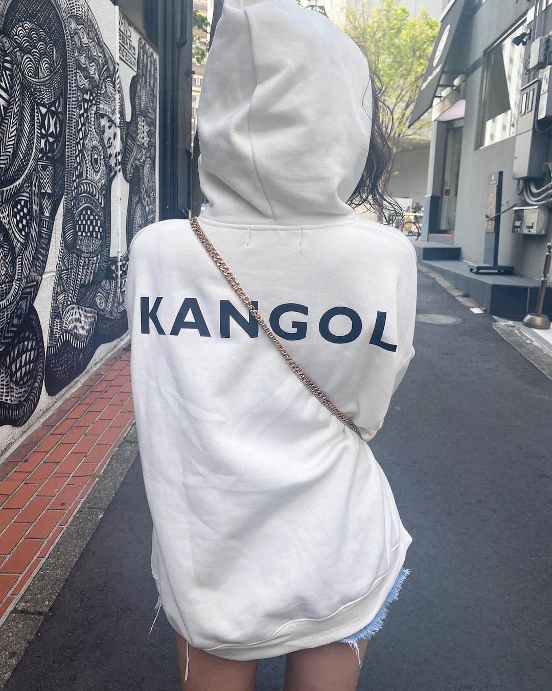 泉玲菜さんのインスタグラム写真 泉玲菜instagram たまには後ろ姿ʕ ᴥ ʔ パーカーだいすきなんだっ Kangol 白パーカー パーカーコーデ 4月26日 15時03分 Reina 0214