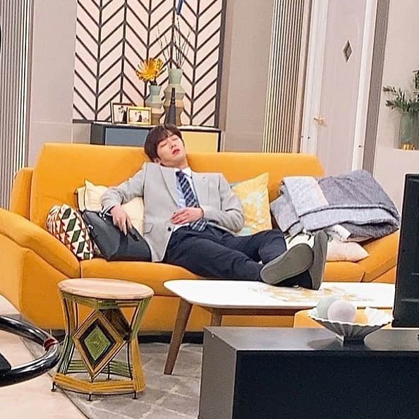 イ・サンヨプのインスタグラム：「#한번다녀왔습니다 #거실에사는남자 윤겨진이」