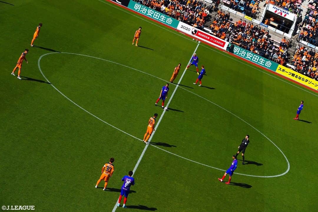 のインスタグラム：「心が躍る﻿ KICK OFFの瞬間✨﻿ ﻿ 【Ｊリーグ時差スタグラム📸】﻿ ﻿ #Ｊリーグ ﻿ #jleague﻿ ﻿ ﻿ #IAIスタジアム日本平﻿ #清水エスパルス #spulse #🧡﻿ #FC東京 #fctokyo #🔵 #🔴﻿ ﻿ #ワクワク #ドキドキ﻿ #楽しい #ニコニコ #😆﻿ #スタジアム #stadium #🏟﻿ #時差スタグラム ﻿ #じさすたぐらむ﻿ #ジサスタグラム﻿ #時差投稿﻿ #オフショット #offshot #📸」