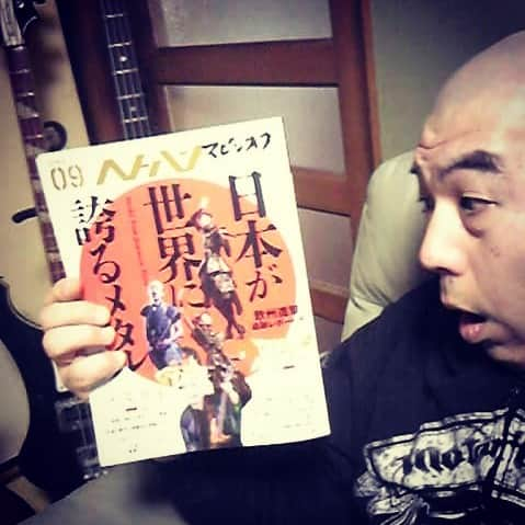 人間椅子さんのインスタグラム写真 - (人間椅子Instagram)「#鈴木研一 #家で読書  #人間椅子 #ヘドバン #2万字インタビュー #写真多数掲載 #ningenisu」4月26日 15時01分 - ningen_isu