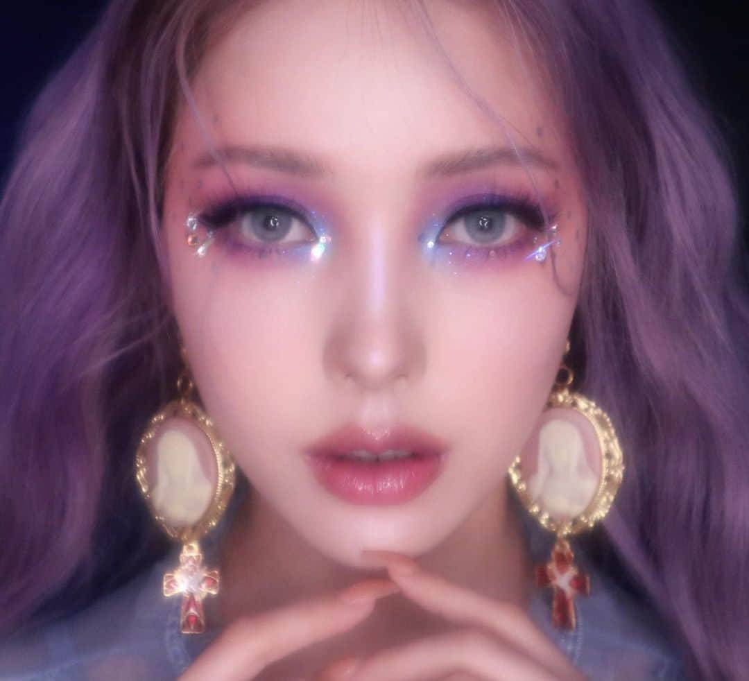 ポニーのインスタグラム：「NEW VIDEO IS UP🌙」