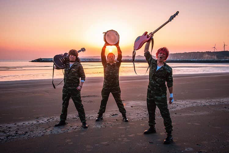 チフネシンゴのインスタグラム：「. こんなのもあった。 . Never die ったら Never die!!」
