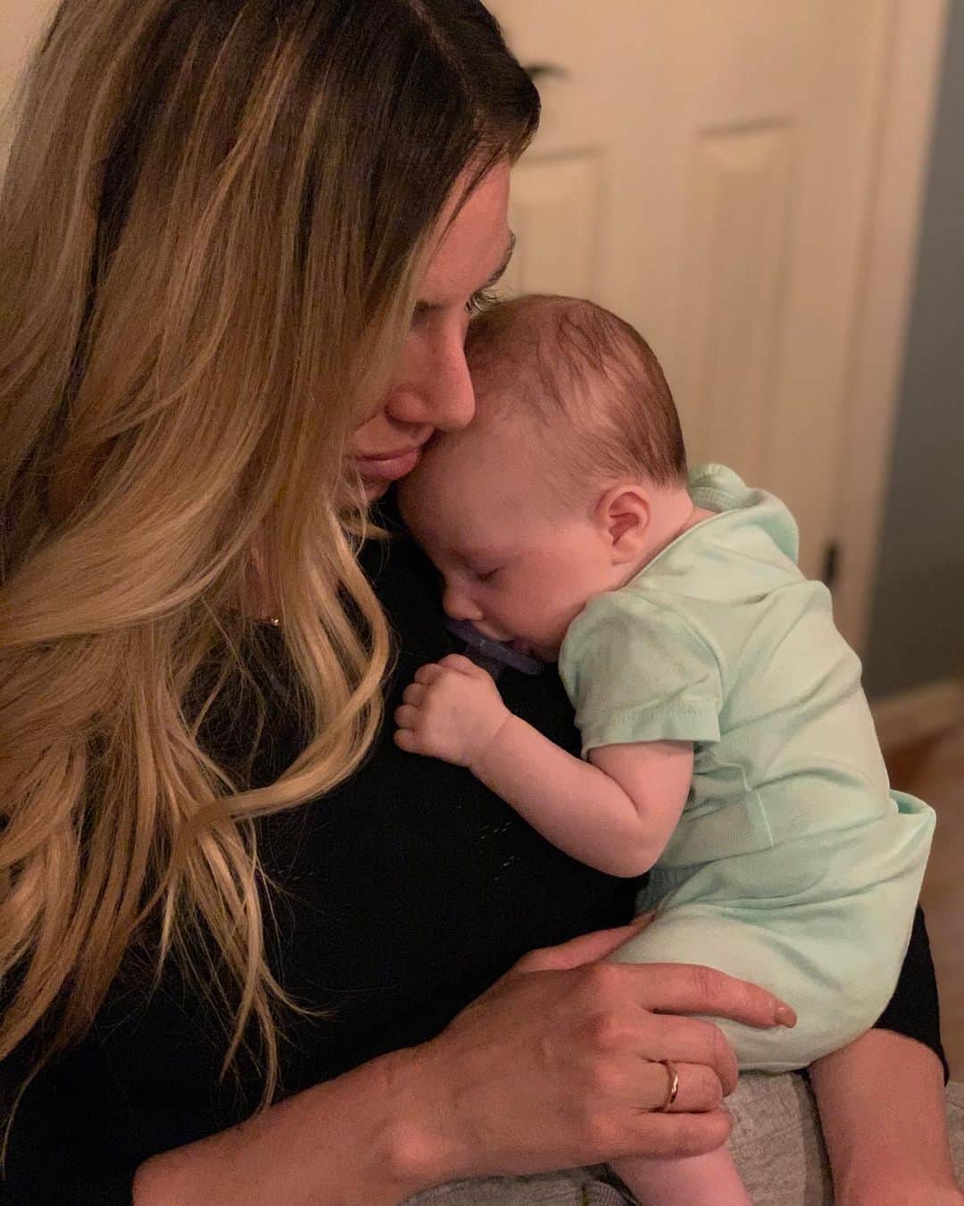 ティーガン・プレスリーのインスタグラム：「My babes ❤️ Briar  #teaganpresley #babybriar #momlife #newborn #babylove #babygirl」