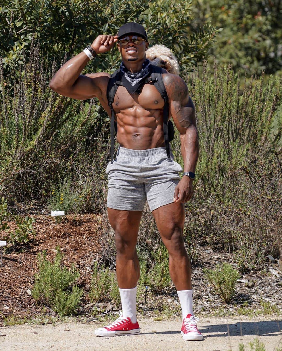 Simeon Pandaさんのインスタグラム写真 - (Simeon PandaInstagram)「Cycling 🚴🏾‍♂️ = cardio + quads pump 😅 You can’t beat that 🙌🏾 or can you? ⤵️⁣ ⁣ 👉 You can download my Fat Burn Extreme Training Guide at SIMEONPANDA.COM⁣⁣ ⁣⁣⁣⁣⁣ 👉 Be sure to SUBSCRIBE to my YouTube channel: YouTube.com/simeonpanda 👈⁣⁣⁣⁣⁣ Many more 🏠 home workouts all FREE at Youtube.com/simeonpanda ⁣⁣⁣⁣」4月27日 2時17分 - simeonpanda