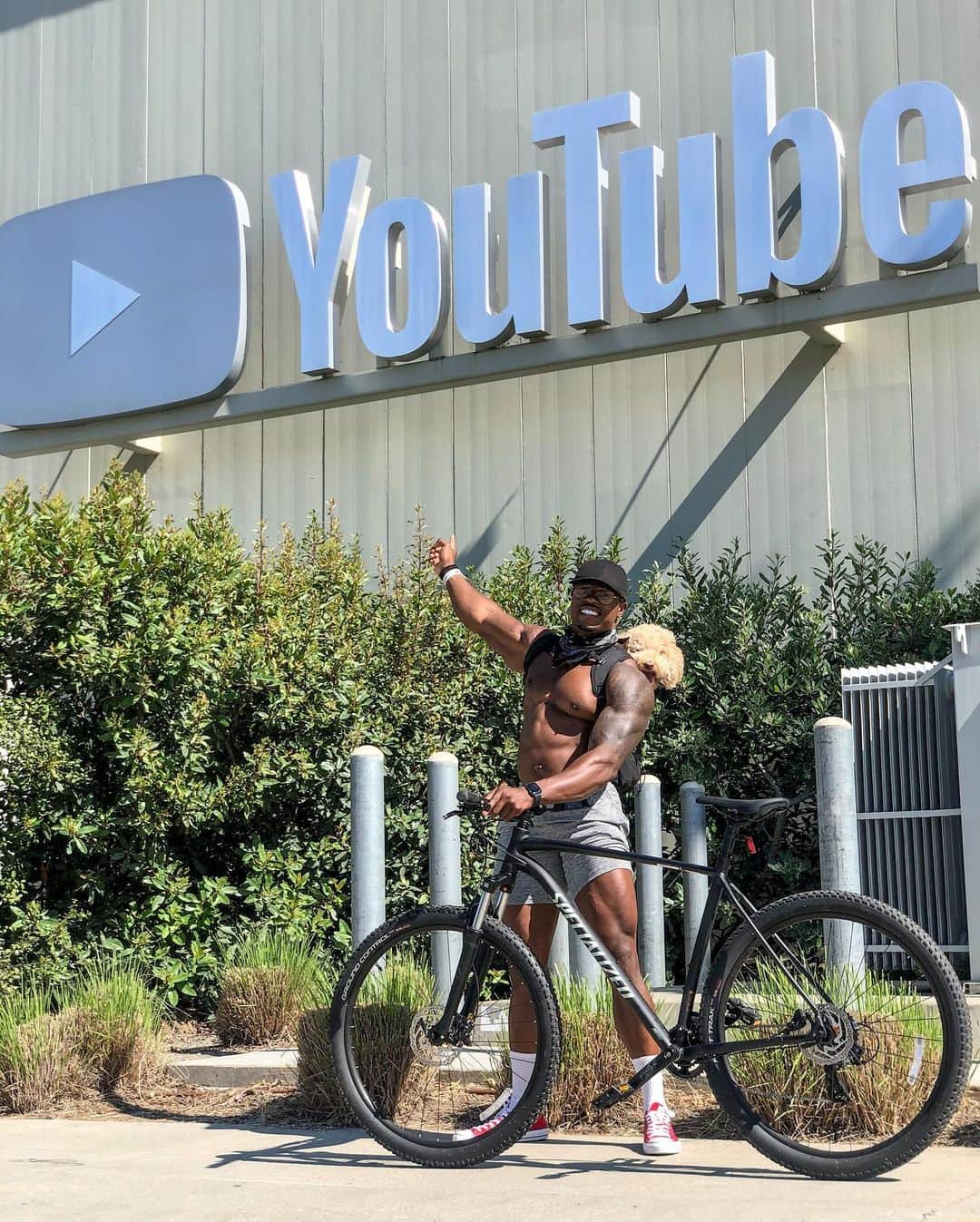 Simeon Pandaさんのインスタグラム写真 - (Simeon PandaInstagram)「Cycling 🚴🏾‍♂️ = cardio + quads pump 😅 You can’t beat that 🙌🏾 or can you? ⤵️⁣ ⁣ 👉 You can download my Fat Burn Extreme Training Guide at SIMEONPANDA.COM⁣⁣ ⁣⁣⁣⁣⁣ 👉 Be sure to SUBSCRIBE to my YouTube channel: YouTube.com/simeonpanda 👈⁣⁣⁣⁣⁣ Many more 🏠 home workouts all FREE at Youtube.com/simeonpanda ⁣⁣⁣⁣」4月27日 2時17分 - simeonpanda