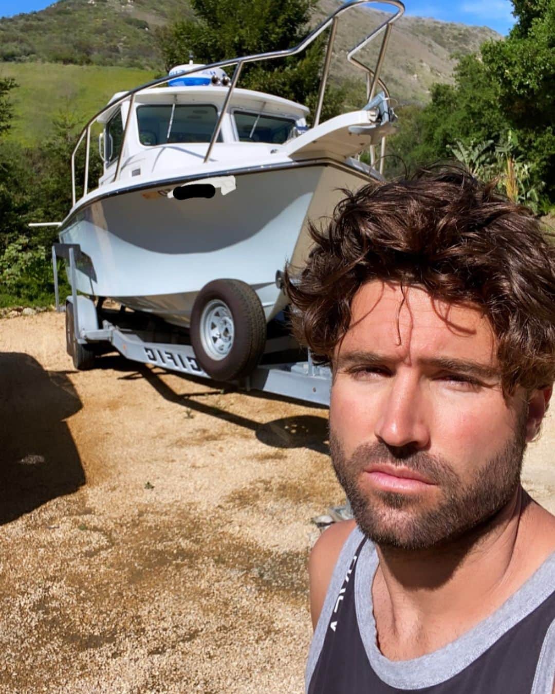 ブロディ・ジェンナーのインスタグラム：「Made it back to the mainland. Still feel like I’m on the ocean.」