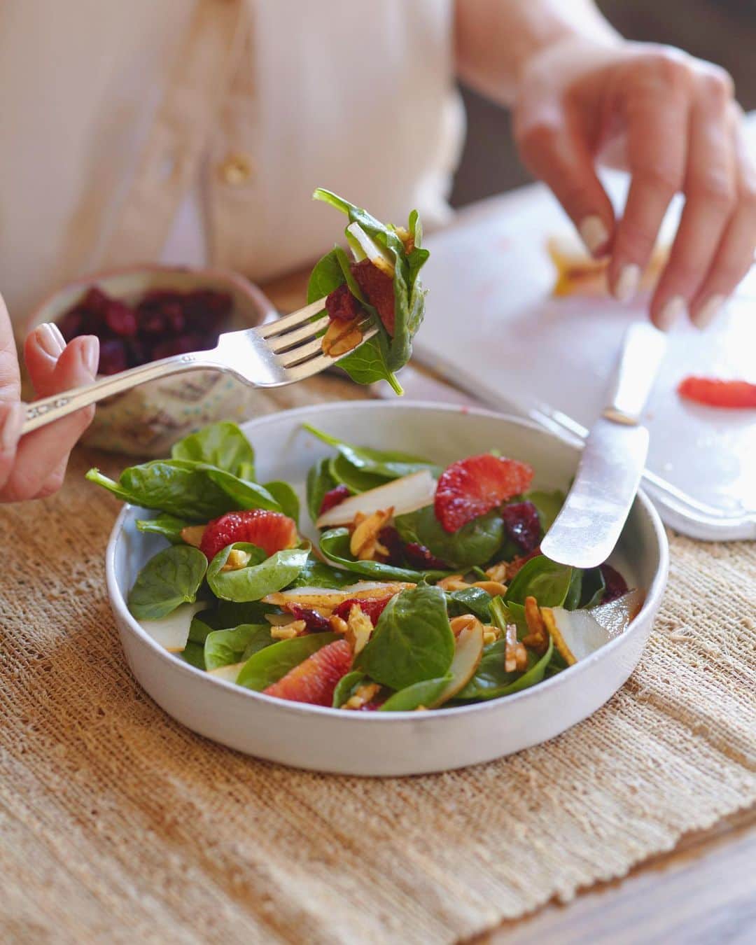 キャンディス・クマイさんのインスタグラム写真 - (キャンディス・クマイInstagram)「smart girl pantry 🥗dressings  whip up your fave dressings, dips + marinades: use pantry staples you have on hand + swipe right for inspo + save this page xx 💋 ck + hot tip: double the recipe + keep dressing for 1 week in a mason jar//airtight container. .  EASY CAESAR FOREVER  Serves 5  1/3 C Greek yogurt or mayo you love  2 tablespoons extra-virgin olive oil 2 tablespoons Dijon mustard 1 tablespoon balsamic vinegar 1 teaspoon fresh lemon juice 1 garlic clove, finely minced 1/2 teaspoon freshly ground black pepper -Combine all ingredients into a medium mixing bowl, and whisk well to combine. DRIZZ .  MISO FABULOUS DRESSING//DIP Serves 4  2 tablespoons your fave mayonnaise, use whatever you want 1 tablespoon miso paste (preferably red) 1 tablespoon rice vinegar or ACV sriracha if you wanna be hot af  1- Whisk the mayonnaise, miso paste, and rice wine vinegar together in a small bowl. Drizz on salad as needed .  SOY LIME 🥗VINAIGRETTE  Serves 4  2 tablespoons extra virgin olive oil  2 tablespoons reduced-sodium soy sauce  2 tablespoons lime juice  1 tablespoon balsamic vinegar  1- add all ingredients and whisk well to combine. Drizz over salad and toss well to coat .  LEMON 🍋 DIJON DRESSING Serves 6  1⁄4 cup lemon juice  2 tablespoons extra virgin olive oil  1 tablespoon Dijon mustard  1 tablespoon honey or maple  1⁄4 teaspoon sea salt or try soy sauce  1- In a medium mixing bowl, add all of the ingredients and whisk well to combine .  APPLE 🍎 CIDER VINAIGRETTE  Serves 4  2 tablespoons red wine vinegar or apple cider vinegar 1 tablespoon Dijon mustard 1 teaspoon honey or maple 2 tablespoons extra-virgin olive oil touch of sea salt or soy sauce  1- In a medium mixing bowl, add all of the ingredients and whisk well to combine. Find a gazillion more of my salad dressing recipes in six of my bestselling books 📚 ♥️xx ck」4月27日 2時28分 - candicekumai