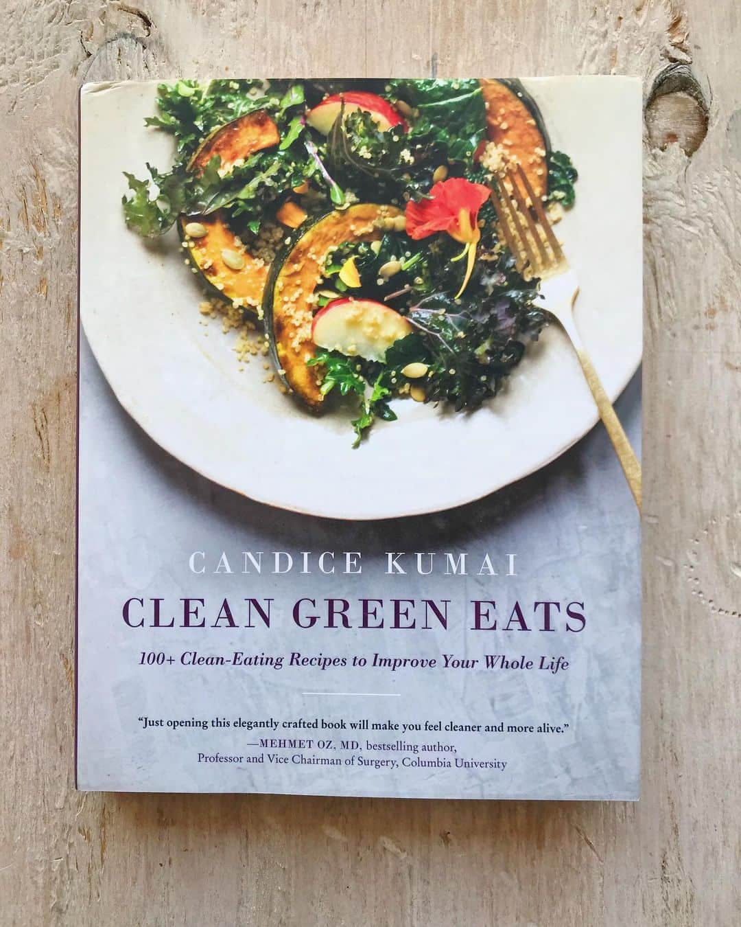 キャンディス・クマイさんのインスタグラム写真 - (キャンディス・クマイInstagram)「smart girl pantry 🥗dressings  whip up your fave dressings, dips + marinades: use pantry staples you have on hand + swipe right for inspo + save this page xx 💋 ck + hot tip: double the recipe + keep dressing for 1 week in a mason jar//airtight container. .  EASY CAESAR FOREVER  Serves 5  1/3 C Greek yogurt or mayo you love  2 tablespoons extra-virgin olive oil 2 tablespoons Dijon mustard 1 tablespoon balsamic vinegar 1 teaspoon fresh lemon juice 1 garlic clove, finely minced 1/2 teaspoon freshly ground black pepper -Combine all ingredients into a medium mixing bowl, and whisk well to combine. DRIZZ .  MISO FABULOUS DRESSING//DIP Serves 4  2 tablespoons your fave mayonnaise, use whatever you want 1 tablespoon miso paste (preferably red) 1 tablespoon rice vinegar or ACV sriracha if you wanna be hot af  1- Whisk the mayonnaise, miso paste, and rice wine vinegar together in a small bowl. Drizz on salad as needed .  SOY LIME 🥗VINAIGRETTE  Serves 4  2 tablespoons extra virgin olive oil  2 tablespoons reduced-sodium soy sauce  2 tablespoons lime juice  1 tablespoon balsamic vinegar  1- add all ingredients and whisk well to combine. Drizz over salad and toss well to coat .  LEMON 🍋 DIJON DRESSING Serves 6  1⁄4 cup lemon juice  2 tablespoons extra virgin olive oil  1 tablespoon Dijon mustard  1 tablespoon honey or maple  1⁄4 teaspoon sea salt or try soy sauce  1- In a medium mixing bowl, add all of the ingredients and whisk well to combine .  APPLE 🍎 CIDER VINAIGRETTE  Serves 4  2 tablespoons red wine vinegar or apple cider vinegar 1 tablespoon Dijon mustard 1 teaspoon honey or maple 2 tablespoons extra-virgin olive oil touch of sea salt or soy sauce  1- In a medium mixing bowl, add all of the ingredients and whisk well to combine. Find a gazillion more of my salad dressing recipes in six of my bestselling books 📚 ♥️xx ck」4月27日 2時28分 - candicekumai