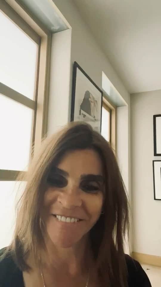 カリーヌ・ロワトフェルドのインスタグラム：「even in confinement, never too much black!!」