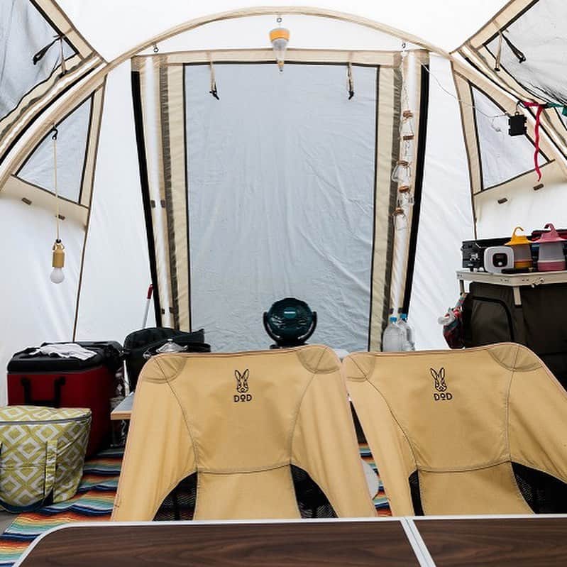 キャンプ情報サイト［ランタン］さんのインスタグラム写真 - (キャンプ情報サイト［ランタン］Instagram)「CAMP SMILE STYLE ／ 寒さを吹き飛ばす！ カマボコテントでハッピーキャンプ ＼ いろんなキャンパーのキャンプスタイルを現地取材と一般キャンパーからの投稿で数多く掲載してます。 . . 詳しくは @lantern.camp  webサイトをご覧ください . . #camp #camping #outdoor #travel #trip #lantern_smile #nature #キャンプ #キャンプ用品 #アウトドア #テント #自然 #旅行 #キャンプ初心者  #キャンプ好きな人と繋がりたい #青川峡キャンピングパーク #三重県 #いなべ市 #dod #カマボコテント #フジカハイペット #ファミリーキャンプ #ファミキャン」4月26日 17時53分 - lantern.camp