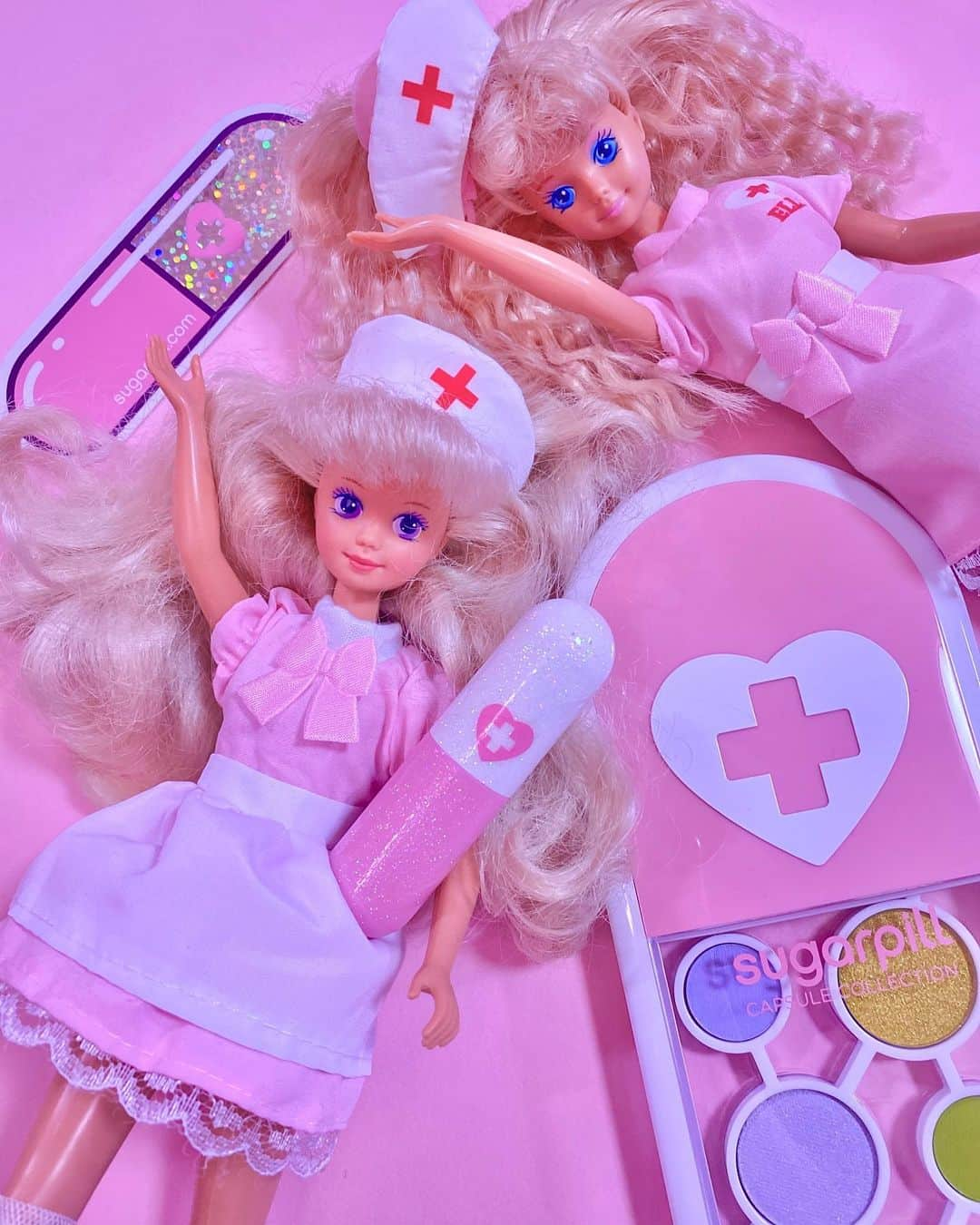 まろんちゃんさんのインスタグラム写真 - (まろんちゃんInstagram)「#fancytoy#vintagetoys #pinkroom#kidsroom#ファンシー#ゆめかわ#パステル#ビンテージトイ#キッズルーム #子供部屋 #ピンクルーム#ピンク部屋#ゆめかわいい#myroom#おもちゃ部屋#ダイソー#エリーちゃん#バービー#barbie#sugarpill #pinkcosmetics」4月26日 18時09分 - fancy_maronchan