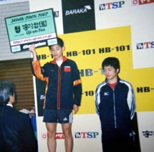 岸川聖也さんのインスタグラム写真 - (岸川聖也Instagram)「2002 Japan Open🇯🇵 18年前。15歳の時の写真です。 21歳以下の部決勝で中国の張継科に3-0から逆転されて3-4で負けました😂  僕の地元でもある北九州で今週開催予定だったジャパンオープンが延期になり本当に残念です。 楽しみにしてました。 早く普段の生活に戻り大会が開催される様にみんなで頑張りましょう💪🏻💪🏻」4月26日 18時38分 - seiyakishikawa