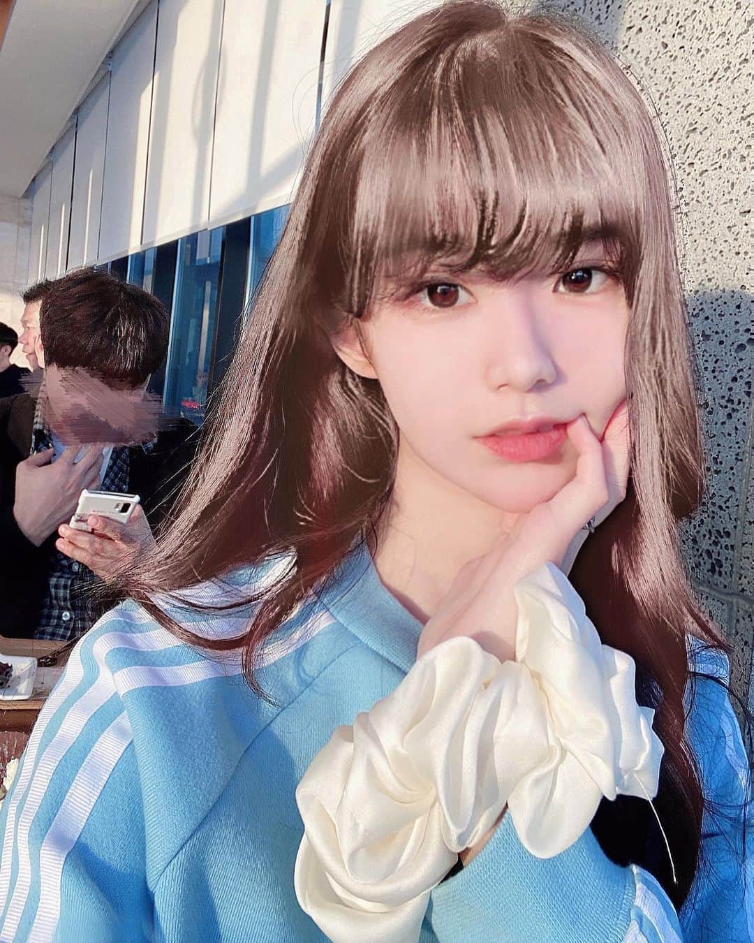 ナ・ヒョンソンのインスタグラム：「오랜만에 외출해따💙」