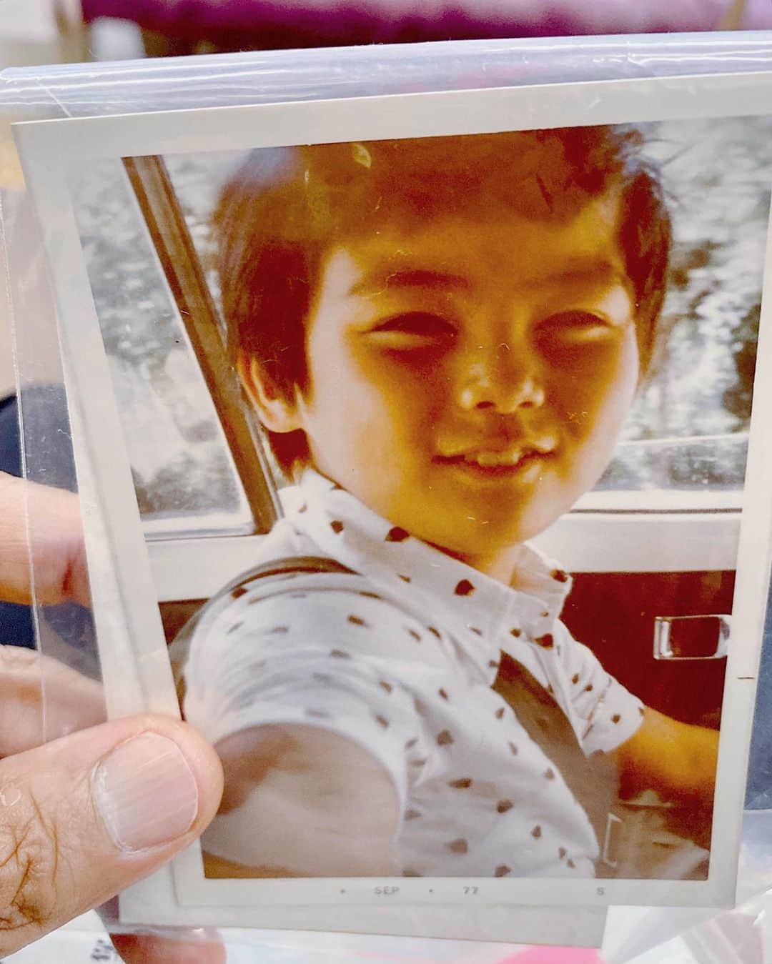 宍戸開さんのインスタグラム写真 - (宍戸開Instagram)「#kaishishido #childhood  いやぁ〜コレはいつ何処だったか思い出せないが、多分1977年の夏のモンゴルの大草原を車で移動中の時だったかと…。真面目でインドア派だったんですッ！笑っ？」4月26日 19時11分 - kaishishido