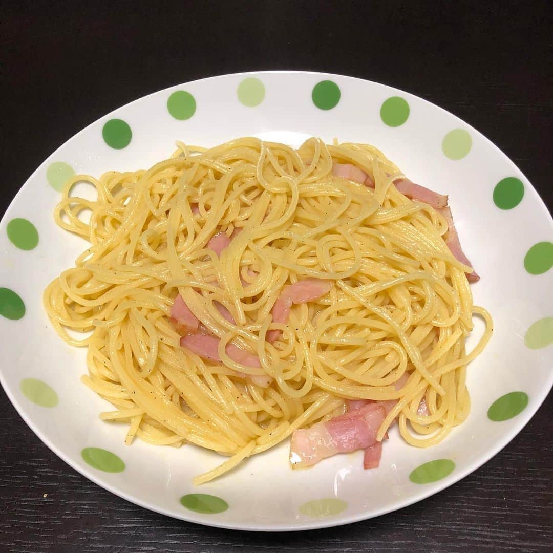 のインスタグラム：「とてもシンプルなパスタ。。。 でもめっちゃうまい‼️笑 何パスタでしょー？矢崎さん。  #料理 #白濱さんに教えてもらったよ #聞いた時はならんやろ思った #ビビるほど美味い😋 #お家時間」