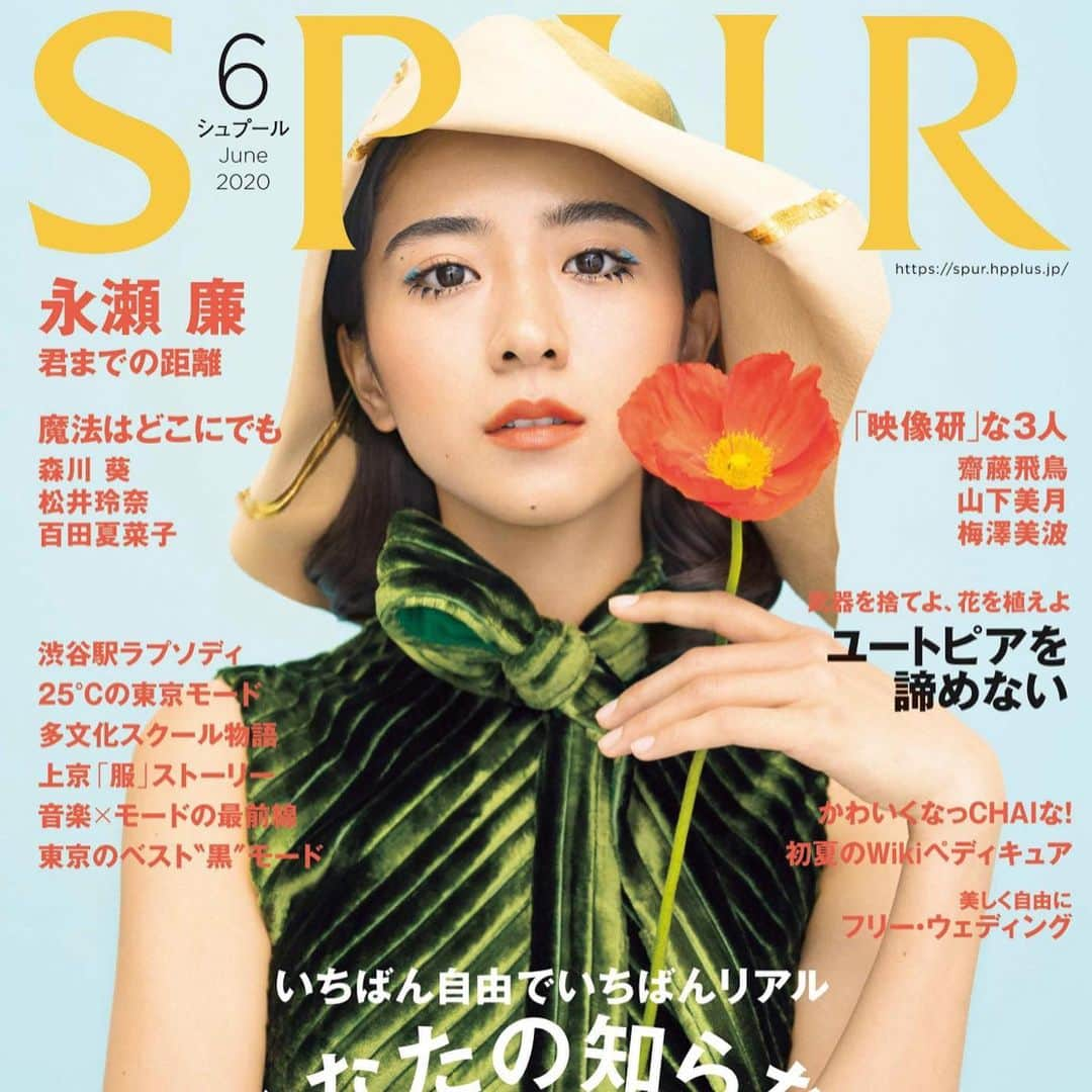 平野紗季子さんのインスタグラム写真 - (平野紗季子Instagram)「今月の @spurmagazine で2年間のお菓子連載が最終回となりました🌼 まるでファッションストーリーのような世界観の中で食の物語を伝えてみたい 新しくも流行りでもなくても 堂々とその魅力を再確認する場でありたい  そんな想いで始まった企画でした🌼 最終回はブルボンのビスケットシリーズ。夢の原点。今でも喫茶店でお茶請けにエリーゼがあると一輪のバラを手渡されたようなときめきを覚えるし ルマンドの極薄パリパリ食感には驚かされ続ける そしてアルフォートの帆船の謎はいつまでも解けない… どんな場所にも気づくと現れ手に取りやすいくせに最上の夢を見せてくれる。まるで市井に紛れ込む姫君のようなブルボンズ(ズ?)に思えばたくさん助けられてきたし これからもきっとそう。ずっと大好きなお菓子です🌼 ------ styling by @keikohudson_  photo by Masaya Takagi Editing by @sakurb39  #スイーツタイムトラベル #おやつ白昼夢」4月26日 20時07分 - sakikohirano