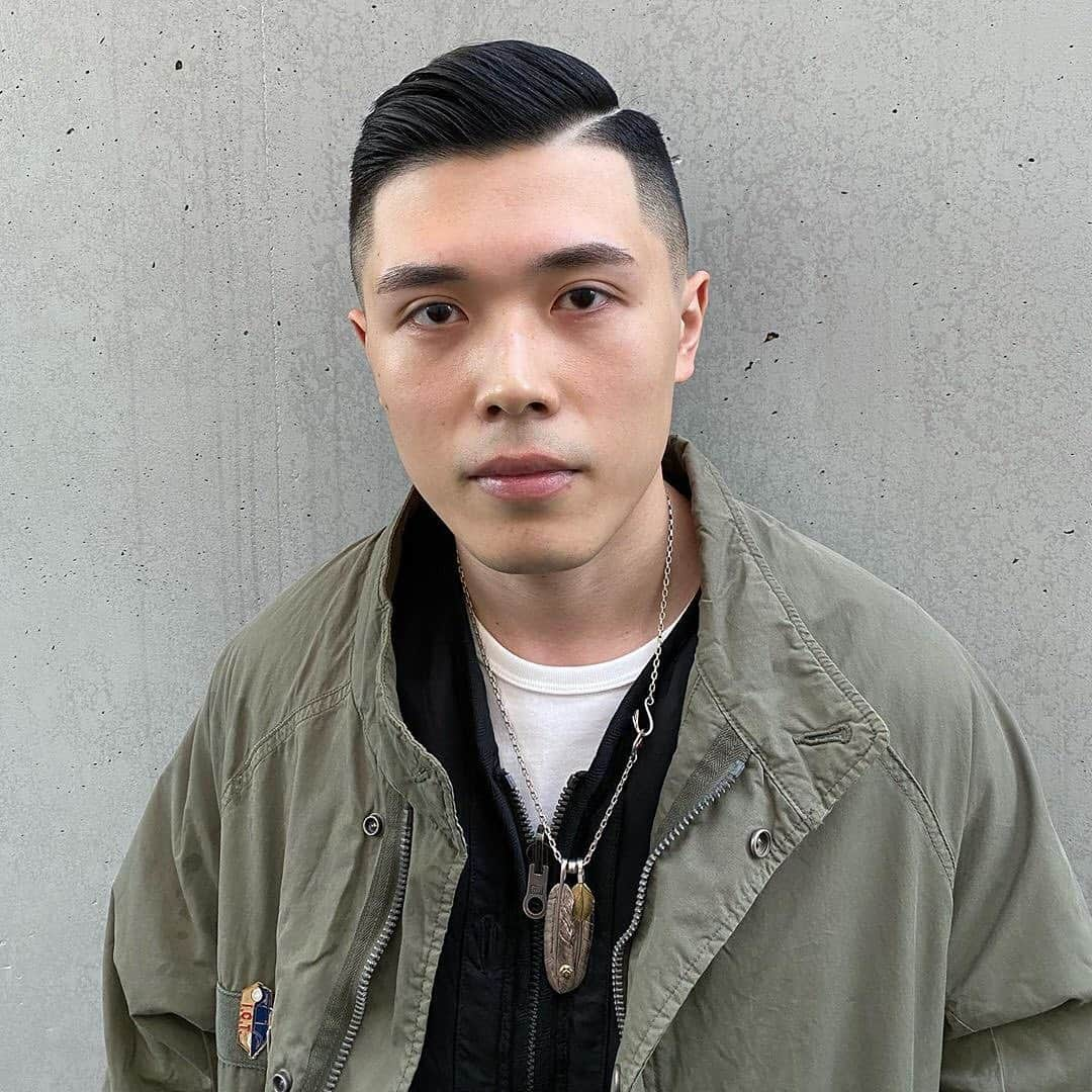 DRESSKINさんのインスタグラム写真 - (DRESSKINInstagram)「••• 原宿にある @takeshisbarber の @dj_barber7420 さんのスタイル💇‍♂️💈 . Repost  from @dj_barber7420 . ハードパート✂︎ stay positive！ 髪を切って気分もリフレッシュしましょう💈 ※18時まで短縮営業中  タケシズBARBER 東京都渋谷区神宮前6-13-6KAMOSU BLDG 3F 営業時間  平日11:00〜21:00 土日祝日10:00～20:00 定休日 月曜日  TEL  03-5962-7239 @takeshisbarber . ••• DRESSKIN🎩 Men's grooming online store🤵🏻 https://dresskin.com ⇨プロフィールからご覧ください👀 🌏For international customer ⇨https://global.dresskin.com✈️ ••• #takeshisbarber #hardpart #dresskin #cosmetics #menshair #mensgrooming #pomade #gentleman #barber #barbershop  #タケシズバーバー #ハードパート #ドレスキン#メンズコスメ #メンズグルーミング #美容男子 #シェアコスメ #グルーミング #身嗜み #バーバーショップ #バーバースタイル #フェード #ポマード #ヘアワックス」4月26日 20時28分 - dresskin_official