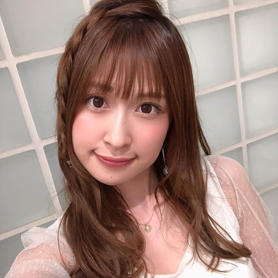 桐谷流華さんのインスタグラム写真 - (桐谷流華Instagram)「今日は撮影で大人ヘアメイク💄💋✨﻿ どっちが好き？♡（1枚目と2枚目📷）﻿ ﻿ ＊﻿ ﻿ 今日も配信来てくれた方ありがとうございました💗﻿ 初の5スター🌟﻿ おすすめ度ランキング1位✨❣️❣️﻿ 日本ランキング2位まで一時行けました( ´ •̥ ̫ •̥ ` )﻿ 1位までの道のり、、遠い💦﻿ 頑張る！！💪🔥﻿ 本当に本当に本当にありがとう😭💖﻿ これからも応援お願いします♡﻿ ﻿ ＊﻿ ﻿ 明日は夕方か夜に配信しようかな🌠✨﻿ 何時頃がみんな来れそうかな？﻿ ﻿ #モデル #桐谷流華 #写真好きな人と繋がりたい #撮影 #bigolive #ライブ配信 #ライバー #初見さん大歓迎 ﻿ ﻿ ﻿ ❤﻿ ﻿ ﻿ Today, we're shooting adult hair and makeup.﻿ Which one do you like better? ♡﻿ 1st or 📷2nd 📷﻿ ﻿ ＊﻿ ﻿ Thank you very much for the broadcast today.﻿ first five-star leopard🌟﻿ 1st place in the recommendation ranking ✨❣️❣️﻿ I was able to temporarily go to second place in the Japanese ranking ( ´ •̥ ̫ •̥ ` )﻿ a long way to first place﻿ I'll do my best!💪🔥﻿ Thank you so much.😭💖﻿ Please continue to support us.♡﻿ ﻿ ＊﻿ ﻿ Should I broadcast it in the evening or at night tomorrow?🌃﻿ What time do you think we can all come?🕰﻿ ﻿ #model  #rukakiritani  #bigolive  #photographer #shooting」4月26日 20時36分 - rukakiritani