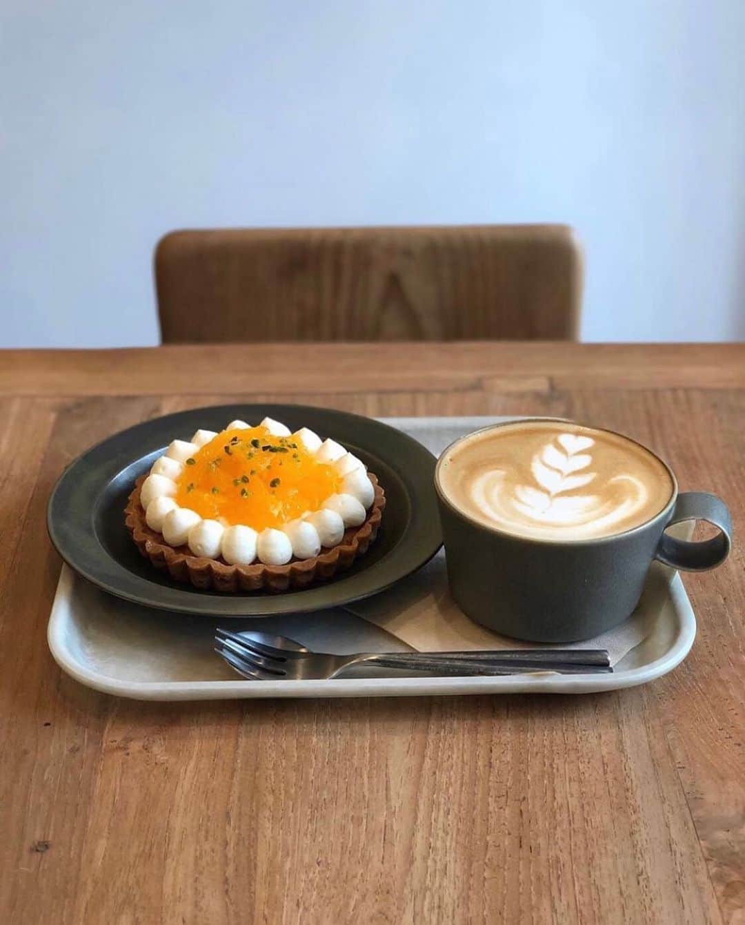長野真琴のインスタグラム：「﻿ ﻿ ﻿ 過去pic✔️﻿ ﻿ ﻿ タルト美味しかった🥮♡﻿ ﻿ コロナ収束したら好きな﻿ カフェ巡りたい .🏹﻿ ﻿ ﻿ ﻿ ﻿ #café #instalove #0426」