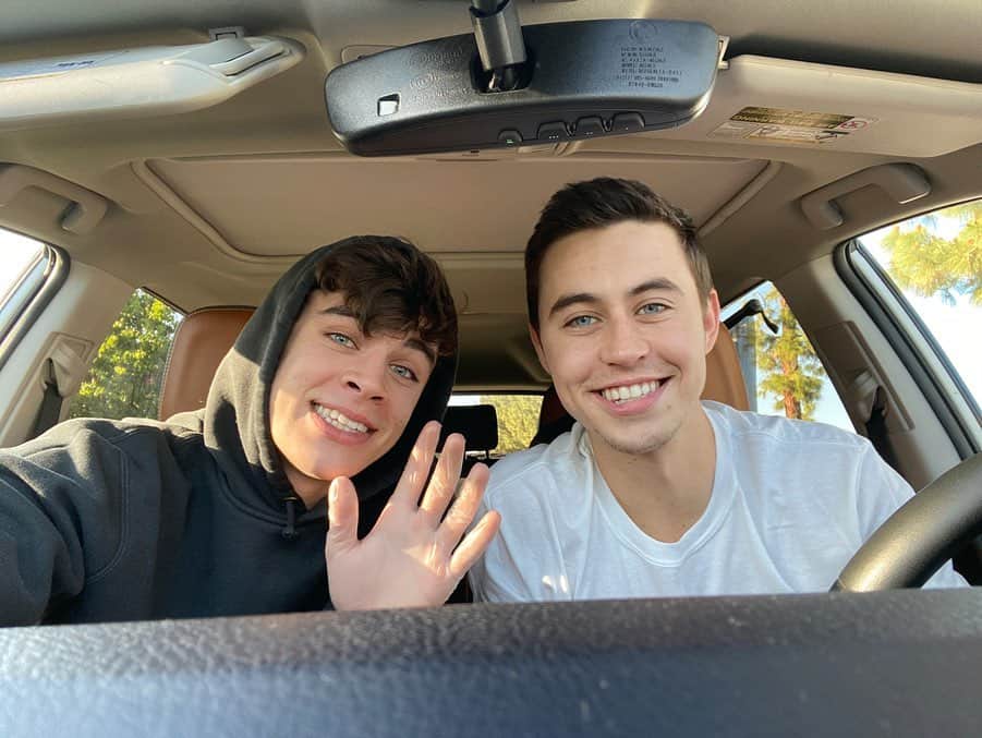 ナッシュ・グリアのインスタグラム：「Picked this dude up off the side of the road... he looks a bit familiar 👋」
