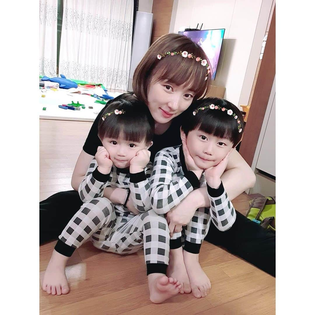 ソ・ヒョウオンさんのインスタグラム写真 - (ソ・ヒョウオンInstagram)「귀염둥이 #윤형제👬 🥰 우리는 많은수다로 인한 피곤한 얼굴...😆🤣 너무 오랜만에 아름이집으로 거의 일년만😭 유튜브 #핑퐁부부 화이팅 🤗🏓」4月26日 21時20分 - suh_hyowon_