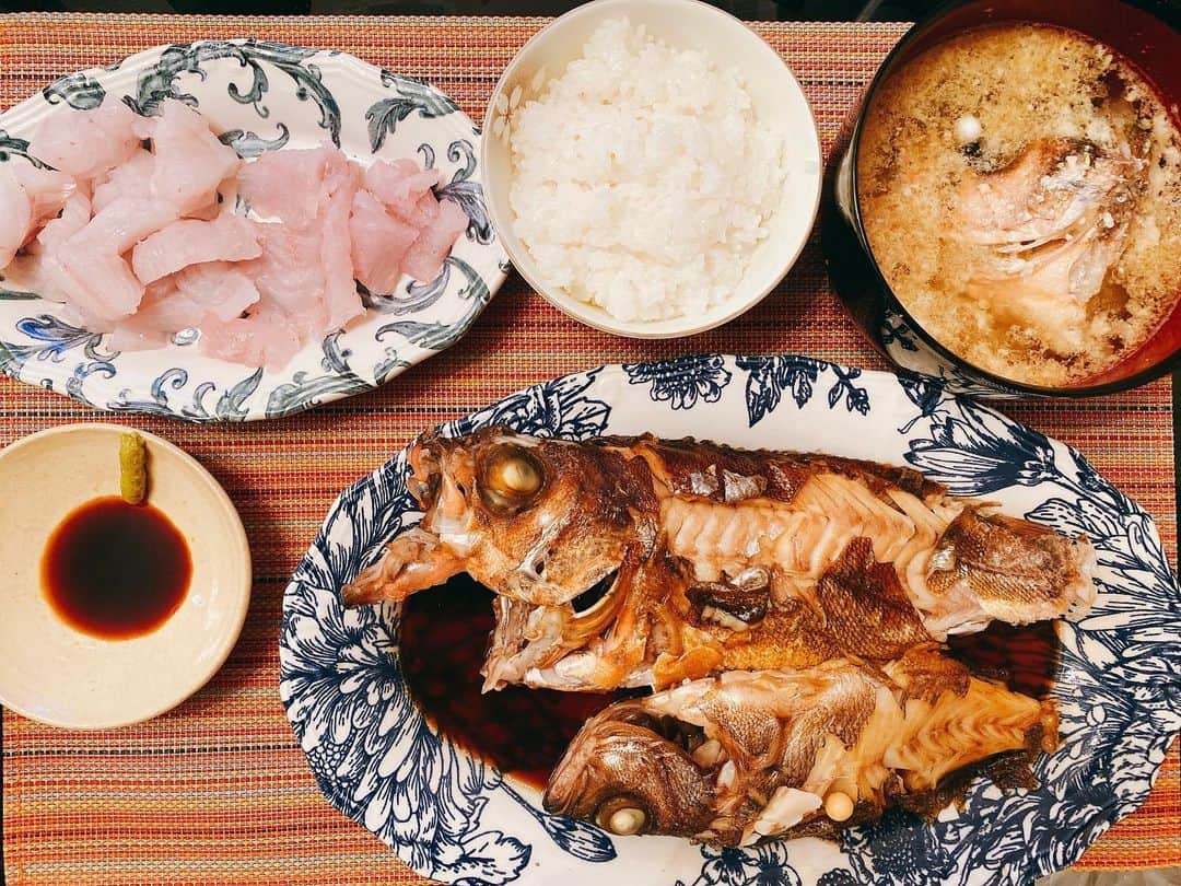 里美ゆりあのインスタグラム：「今夜のご飯はメバル(●´ω`●) #煮付け #刺身 #メバル #おうち時間  #自炊 #釣り #釣りガール  #釣り好きな人と繋がりたい」