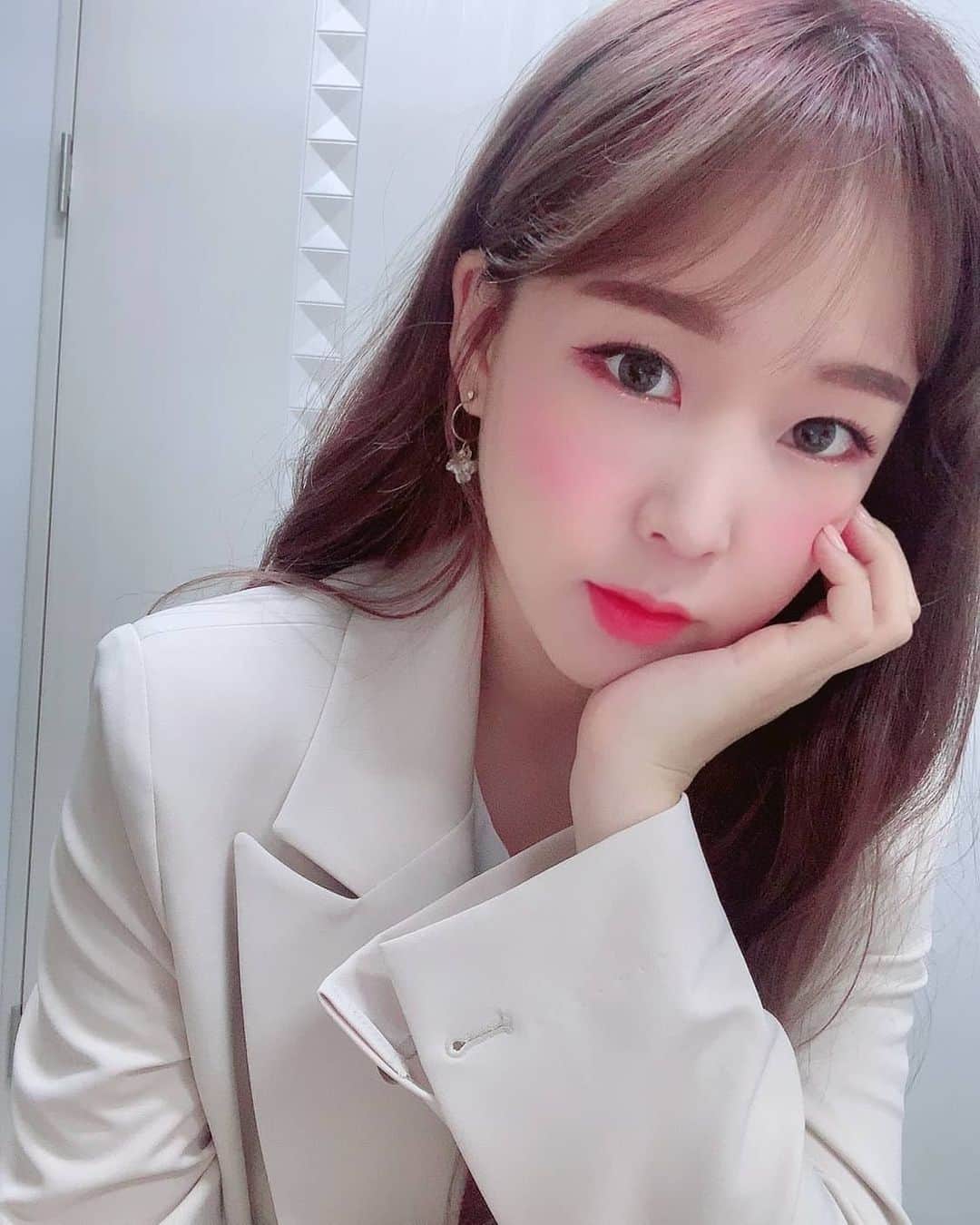ウェイ のインスタグラム：「해도해도 할 일이 끝이 없는고야」
