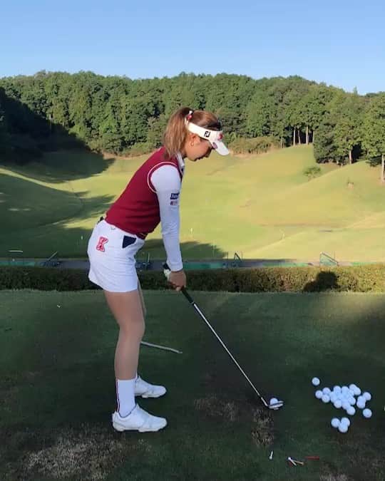 鶴岡果恋のインスタグラム：「. スイング集。 最後の動画だけ3w その他はアイアン⛳️ . #ゴルフスイング #ゴルフ #女子ゴルフ #タイトリスト #kappa」