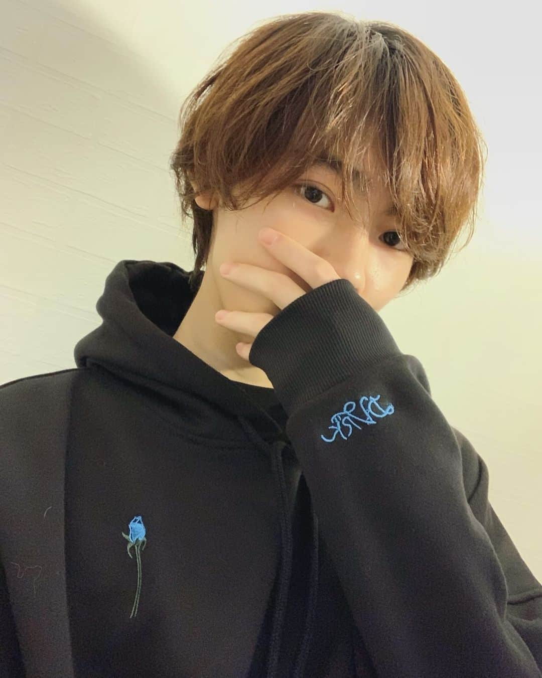 NOA（ノア）さんのインスタグラム写真 - (NOA（ノア）Instagram)「MY FIRST COLLABORATION HOODIE IS OUT NOW🔥 PLEASE GO CHECK IT OUT!!! ぜひチェックしてね👀  ITEM：NOA × DVRK コラボレーションフーディ﻿ COLOR：ブラック/ホワイト﻿ PRICE：¥8,500﻿ ⚠️販売期間﻿ 4月21日18:00～4月30日23:59 ﻿  購入者様限定で抽選100名様にサイン入りポストカードをプレゼント！  ITEM : NOA × DVRK collaboration Hoodie﻿ COLOR : BLACK and WHITE﻿ PRICE : ¥8,500 JPY﻿ ﻿ ⚠️Selling Period﻿ April 21st 18:00 〜 April 30th 23:59 ONLY﻿  A signed postcard will be given away only to 100 lottery winners who purchase the hoodie!  #noa #dvrk #ノア #ダーク #コラボレーション #asia #Vietnam #korea #street #ストリートファッション #フーディー #60 #sixtypercent ﻿ ﻿ ﻿ ﻿ ﻿ ﻿ ﻿ ﻿ ﻿  #noa」4月26日 21時41分 - n_o_a_3_