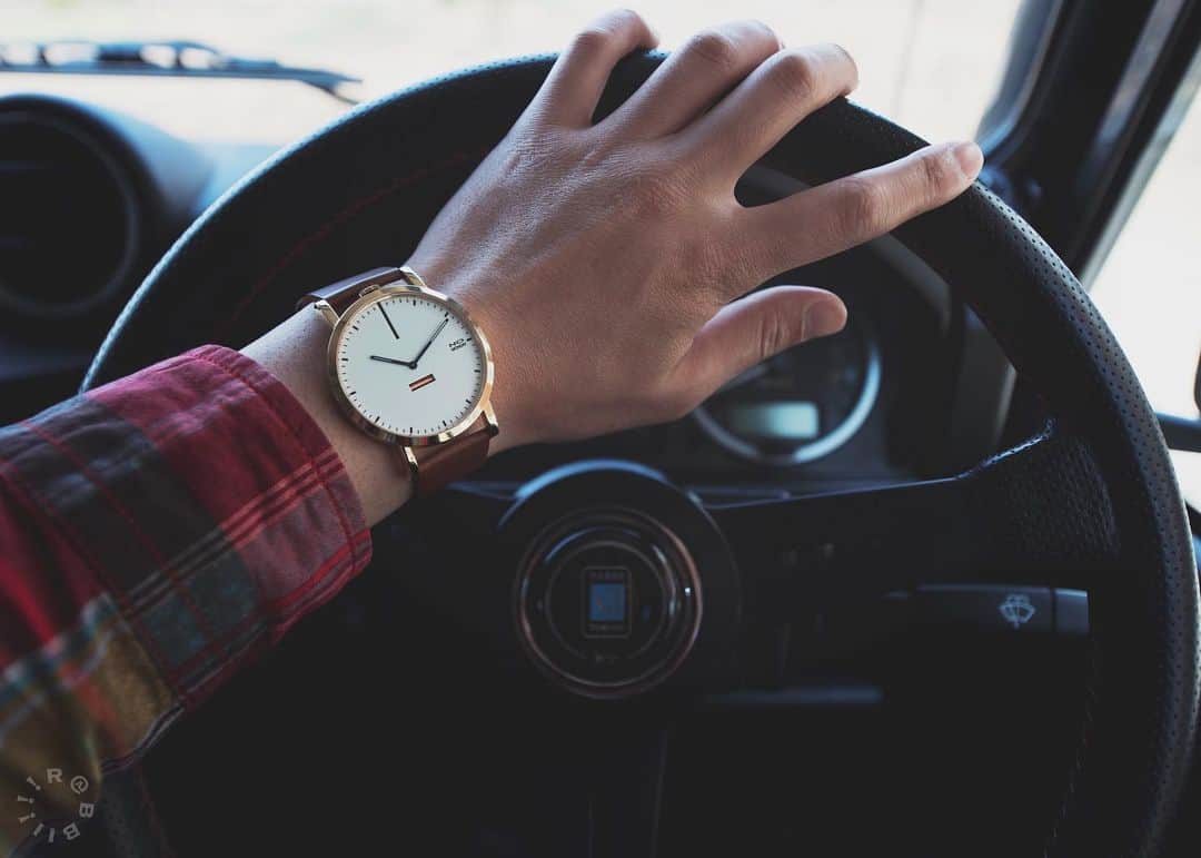 rabbiiiiiのインスタグラム：「. ⌚️🚜 . 10%OFF coupon 👉「rabbido」 . #nomonday#ノーマンデー#腕時計#時計#手元倶楽部」