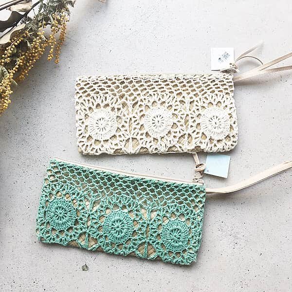 eight o eight のインスタグラム：「. . . ｐｏｕｃｈ . . . . #母子手帳ケース や #通帳ケース に . #beach #sea #beachhouse #beachstyle #beachgirl #california #aloha #hawaii #アロハ #ビーチ雑貨 #ビーチハウス #ビーチスタイル #ビーチライフ #ハワイ#ハワイアン #ハワイ雑貨 #ビーチ雑貨 #カリフォルニア雑貨 #カリフォルニアライフ#カリフォルニアスタイル#雑貨#海 #海を感じる雑貨」