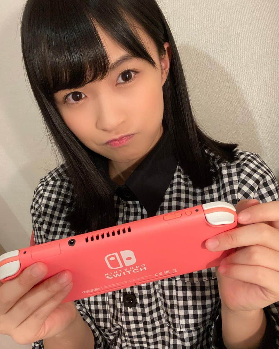 百川晴香さんのインスタグラム写真 - (百川晴香Instagram)「ちょっと前にSwitch買っちゃった🤭💕どうぶつの森と麻雀しかしてない(笑)どうぶつの森は本日クリエイターになりました👏頑張りまーす🙋‍♂️💕 #Switch #おうち時間 #楽しんでる #ゲーム #あつもり #麻雀」4月26日 21時55分 - momokawaharuka