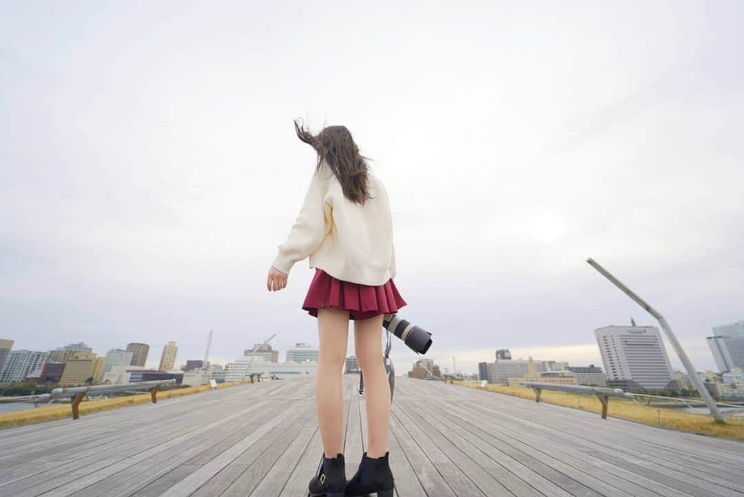 のインスタグラム：「脚長効果② #ポートレート#ポトレ#カメラ#カメラ女子#一眼#一眼レフ#ミニスカ#ポトレ女子#ナナニッパ#写真好きな人と繋がりたい#写真撮ってる人と繋がりたい#カメラのある生活 #igersjp#instagood#instagramjapan#camera#portrait#canon#team_jp_東#team_jp_#ig_photo#japan#yokohama#5dmark3」