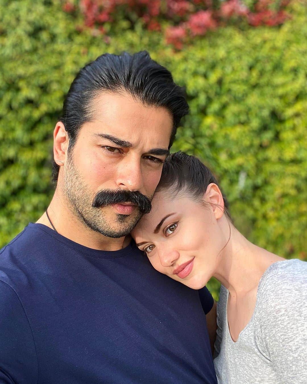 Fahriye Evcenのインスタグラム：「Kalbimm.. ❤️」