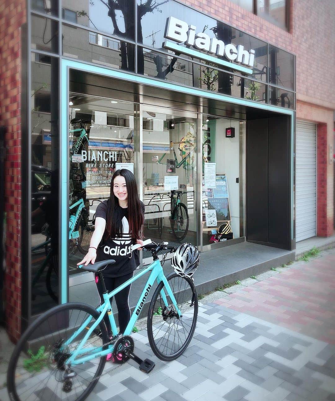 田中亜弥さんのインスタグラム写真 田中亜弥instagram Bianchi 新しくbianchiのクロスバイクを購入しました 仕事変えてから あまり長距離で自転車移動をしてなかったんですが このご時世なので 電車には乗らず 通勤も全て自転車移動にしています