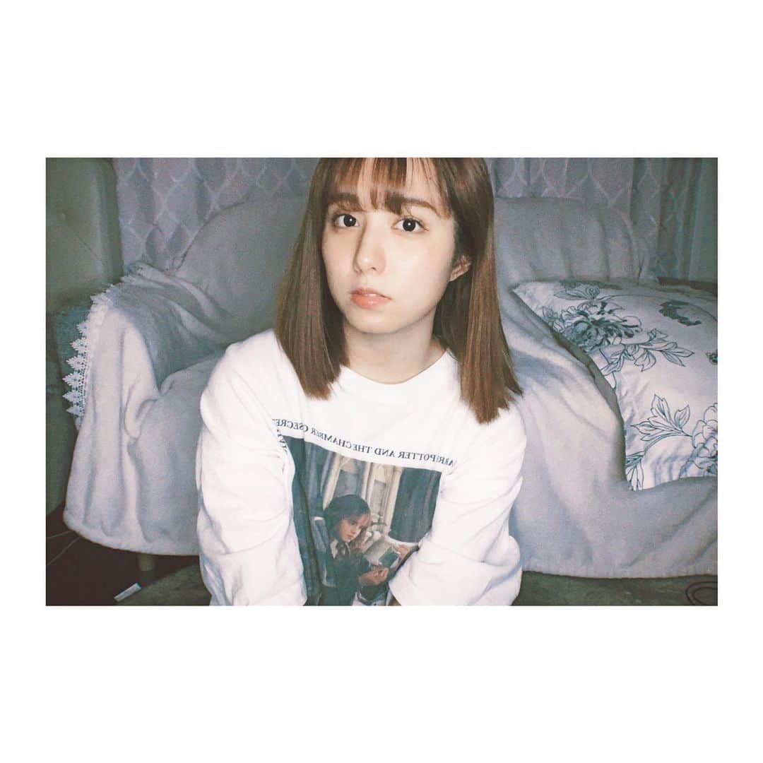 前田美里のインスタグラム：「家の中でノスタルジック。 . #おうち時間 #stayhome #film #フラッシュ #ノスタルジック #写真好きな人と繋がりたい #カメラ女子 #ハーマイオニー #ハリーポッター #フォロー #本日の1枚　#photo #instagood #japanesegirl #film_jp #follow #followｍe #harrypotter」