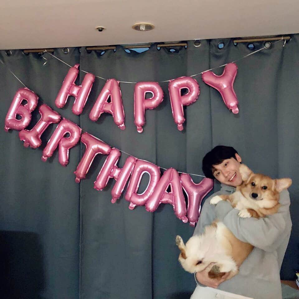 イ・ドヒョンさんのインスタグラム写真 - (イ・ドヒョンInstagram)「생일 축하해주신 한 분 한 분 모두 정말 너무 감사합니다. 저는 생일이 뭐 별거 있나라는 생각을 하면서 살아왔던 사람인데.. 이번 생일을 통해서 저를 생각해 주시고 챙겨주시는 여러분들에게  뭉클한 감정도 느끼고 더 감사히 더 열심히 살아야겠다는  생각이 들었어요  정말 너무 행복했던 생일이었고, 축하해 주시고 생각해 주신 만큼  좋은 연기로 보답하는 배우 이도현 되어볼게요!! 감사 인사를 늦게 드리는 점 죄송하고요ᅲᅲ 너무너무 감사하고 사랑합니다🙏  #이도현 #늦은생일 #감사합니다」4月26日 22時40分 - ldh_sky