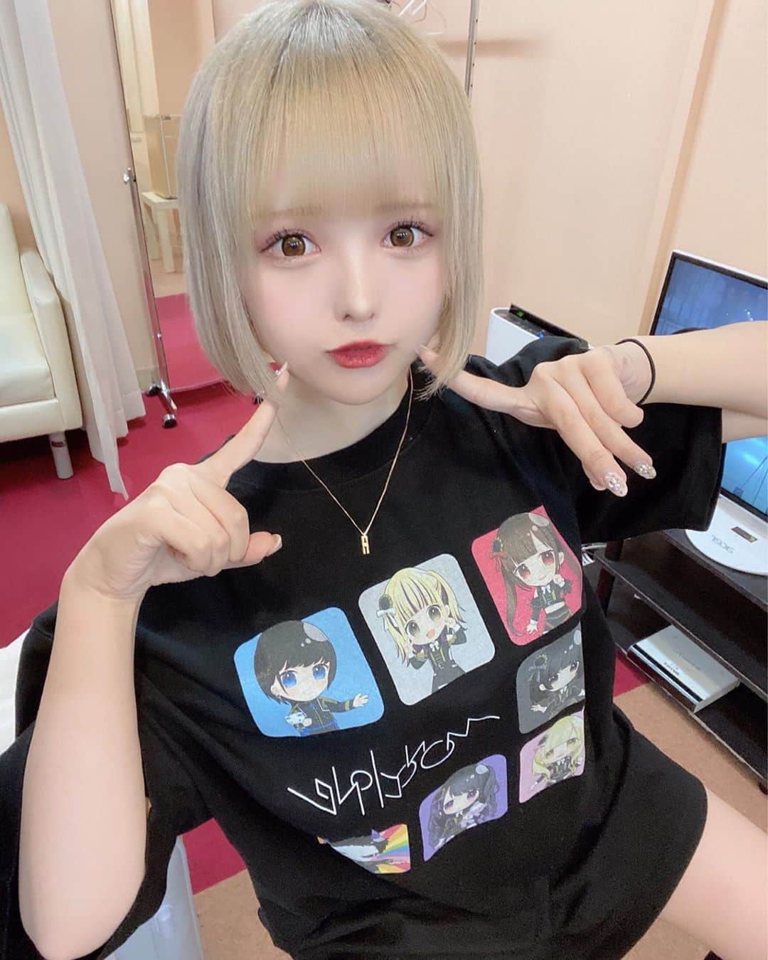 椎名ナツメのインスタグラム：「モノクローン！Tシャツかわい❣️」