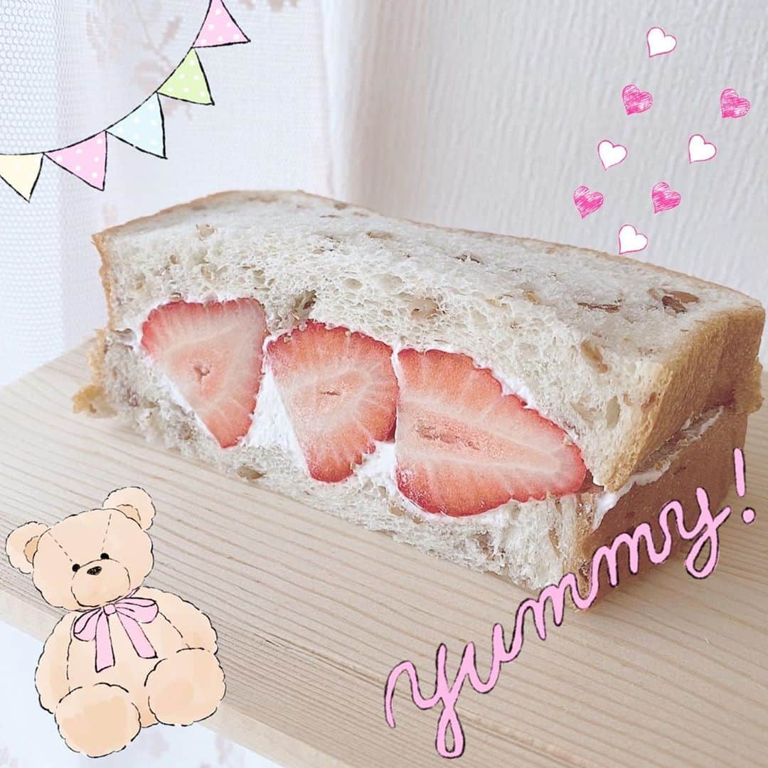 稲垣香織さんのインスタグラム写真 - (稲垣香織Instagram)「・ ・ ・ 🍓🍞♥ いちごサンドを作りました!!👀🍓 美味しすぎました〜(*^^*) #いちごサンド #いちご #美味しい」4月26日 23時08分 - kaori.team4_16