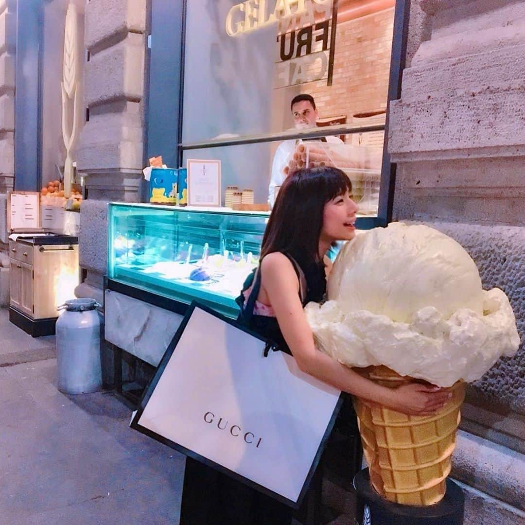 夏本あさみさんのインスタグラム写真 - (夏本あさみInstagram)「わたしといえばアイス🍨 #イタリア旅行 #もう2年半前」4月26日 23時40分 - natsumotoasami