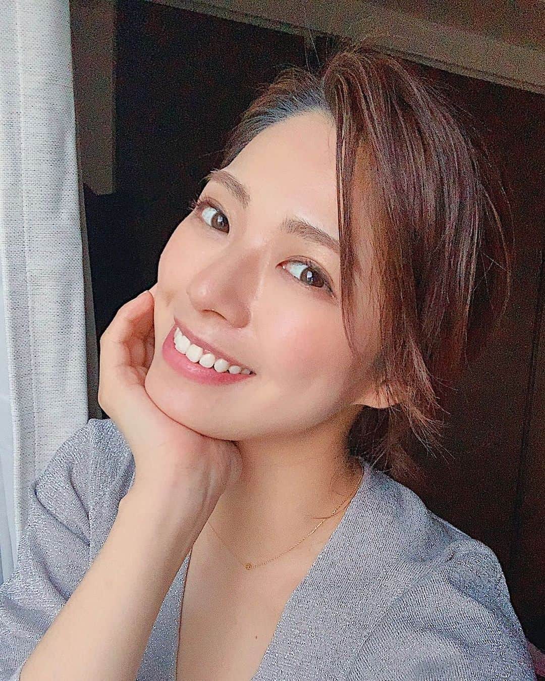 わちみなみのインスタグラム：「﻿ 毎週土曜25:30〜﻿ mbsラジオ「オレたちゴチャ・まぜっ！〜集まれヤンヤンガール〜」﻿ レギュラー出演します🤩﻿ ﻿ 今日はスタジオにお邪魔でき、﻿ その日いらっしゃったMCみなさんに﻿ 写真集もお渡ししました💚﻿ ﻿ ラジオ📻念願です🙏✨✨﻿ ﻿ ﻿ #ゴチャ12﻿ #わちみなみ﻿ #夜更かし」