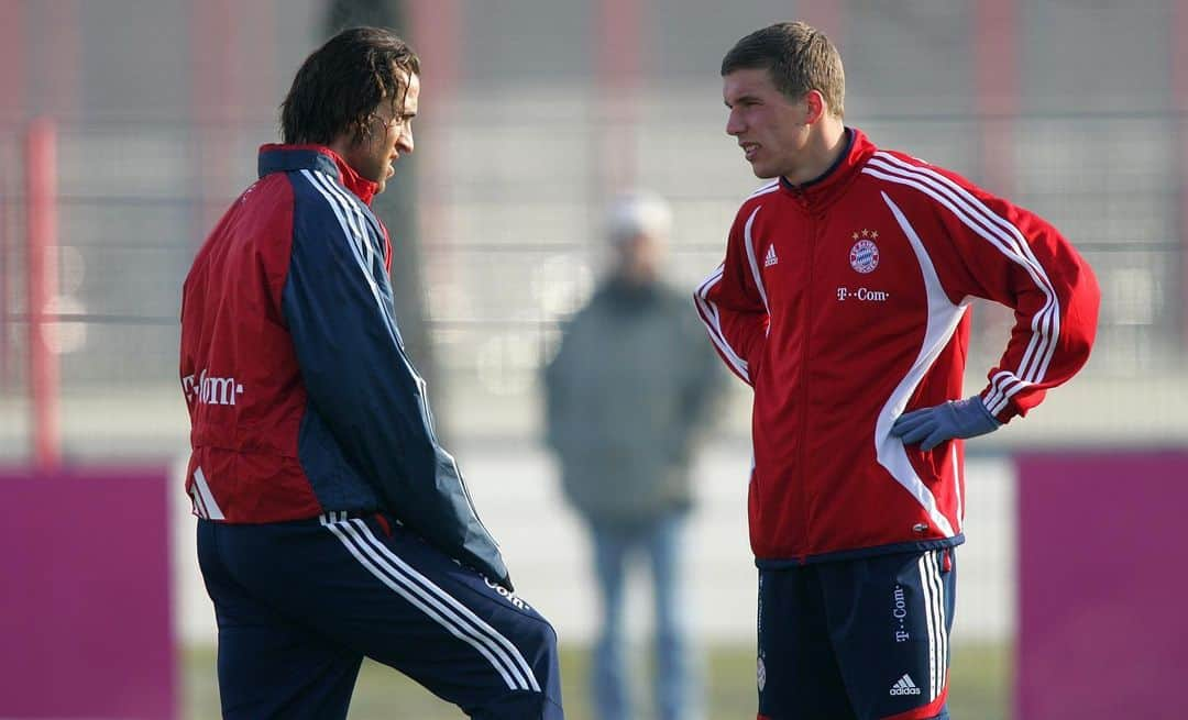 ルーカス・ポドルスキさんのインスタグラム写真 - (ルーカス・ポドルスキInstagram)「#ThrowBack 😬 My first year at Bayern, a pleasure to play with this legend @aliiiiiiiikarimi8 🧠🇮🇷⚽️ The best ever from Iran! 💪🏻 #fcbayern #alikarimi #podolski #soccer」4月27日 0時04分 - lukaspodolski