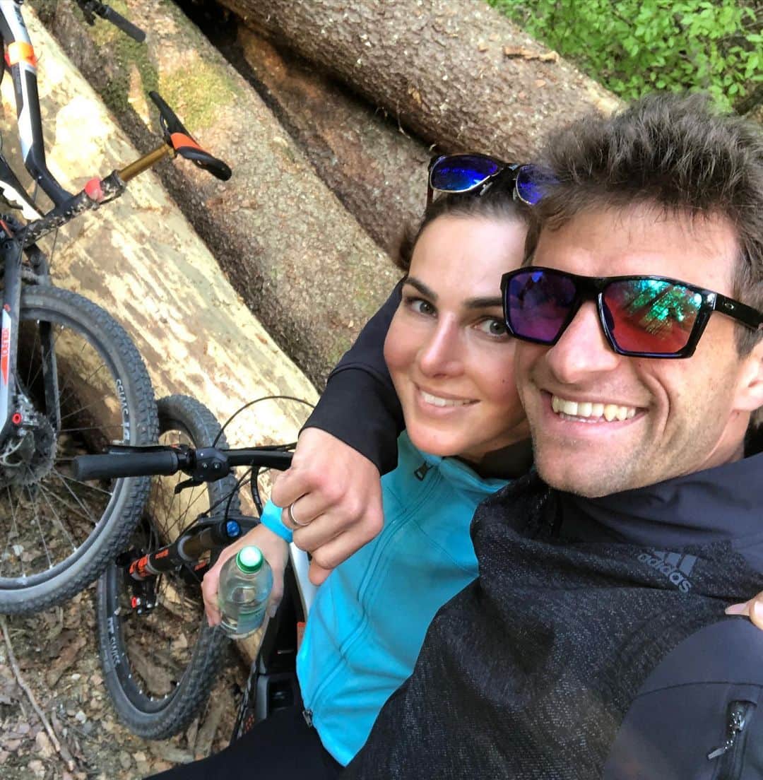 トーマス・ミュラーのインスタグラム：「weekend,biking,love 🚴🏼🥰 #givemeasmile #nature #moveyourbody #waldmeister #bavaria #scheewars」